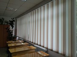 Вертикальные жалюзи в учебном кабинете